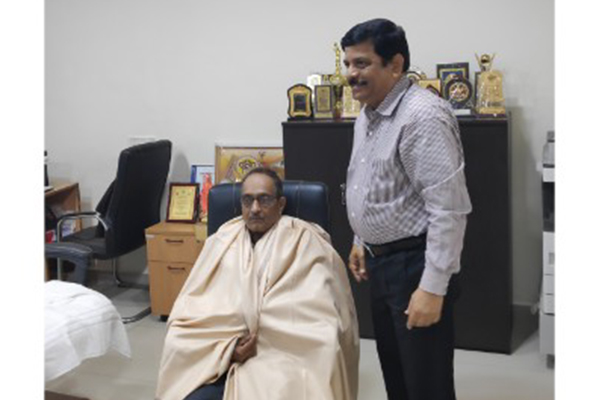 Principal Dr. Srinivas Rao honouring Sri D. Suryanarayana, Retd., Principal Manipur Engineering College (Sikkim) and member of AU65EAA dated 28-03-2019